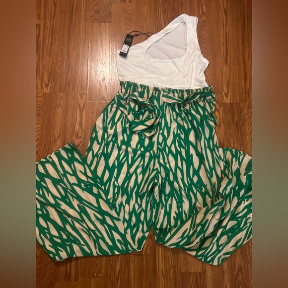 Fashion Nova Elegant White top/ patterned one piece jumpsuit. - Picture 2 of 8